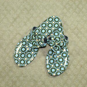 Tory Burch Size 8M Chambray Blue Geometric Patent Flat Sandals